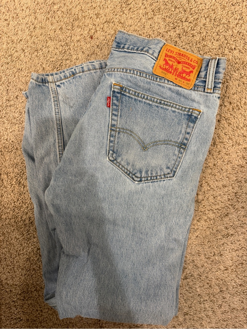 Levi's Men’s Light Blue Denim Relaxed Jeans with Leather Patch